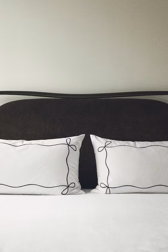 Наволочка с вышивкой из хлопка перкаль