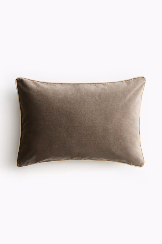Наволочка из вельвета с контрастной окантовкой
