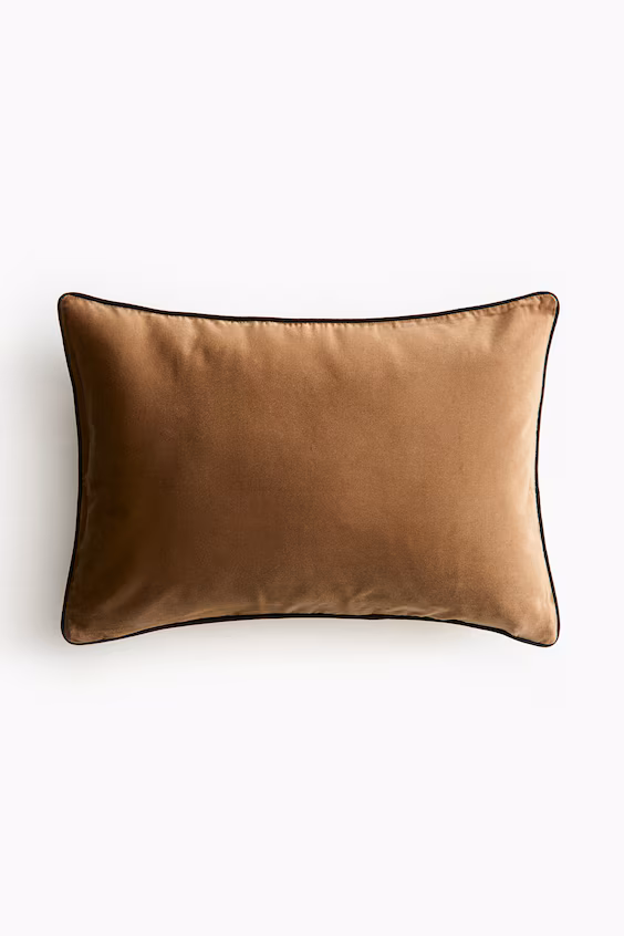 Подушечный чехол из вельвета со вставкой