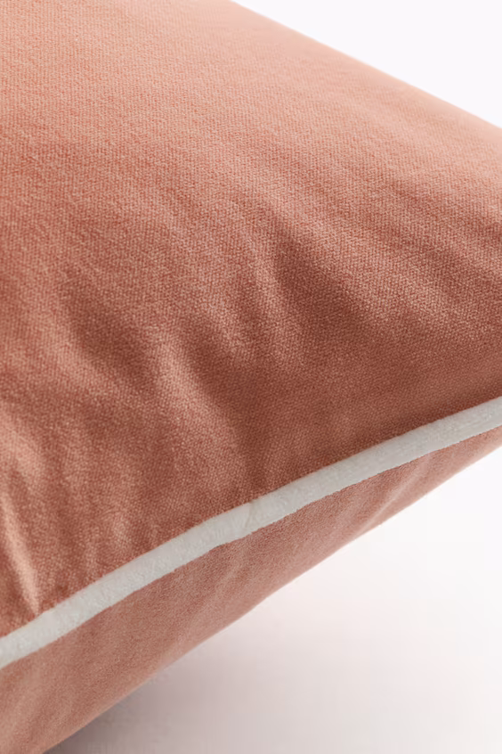 Подушечный чехол из вельвета со вставкой