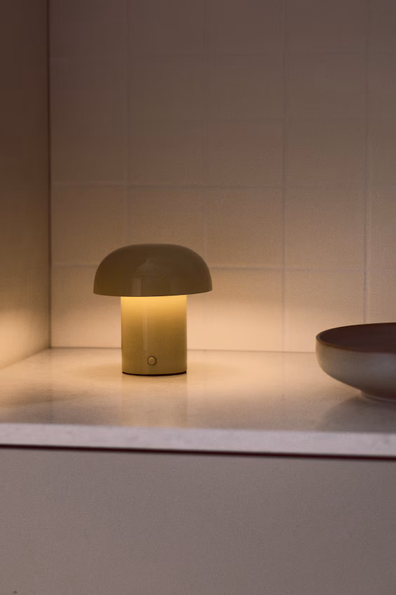 Подзаряжаемый настольный светильник