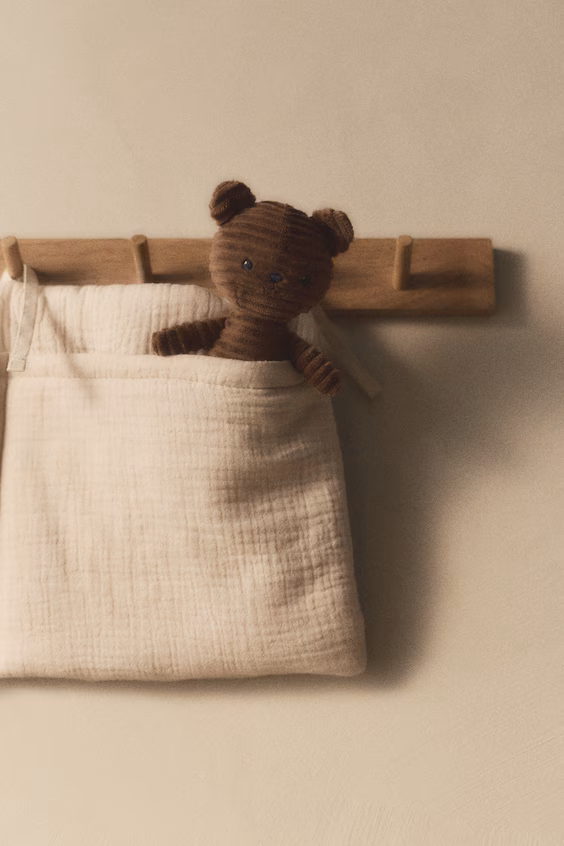 Настенное хранение из муслина