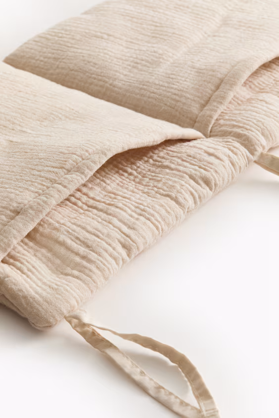 Настенное хранение из муслина