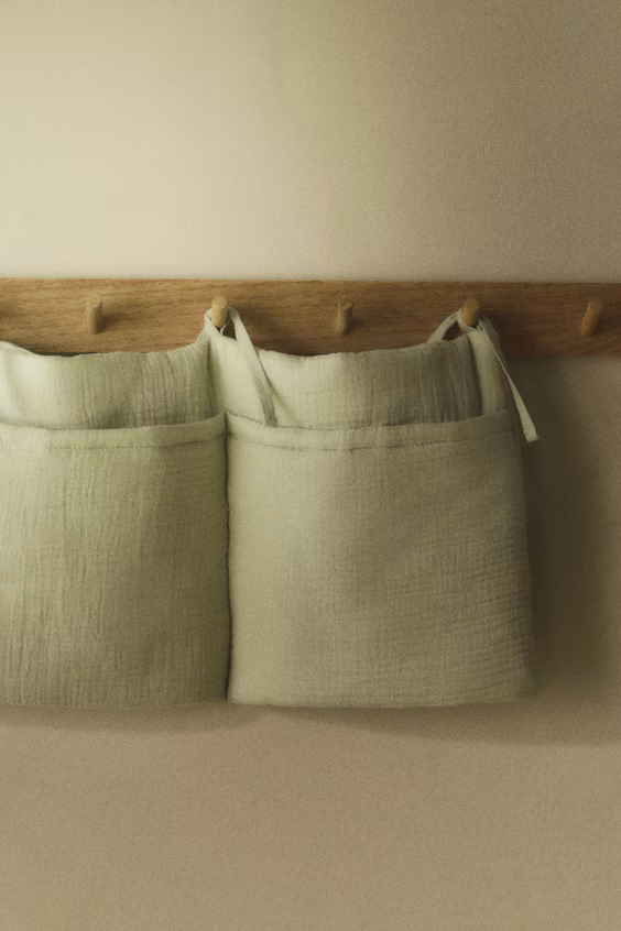 Подвесная полка из муслена для стены