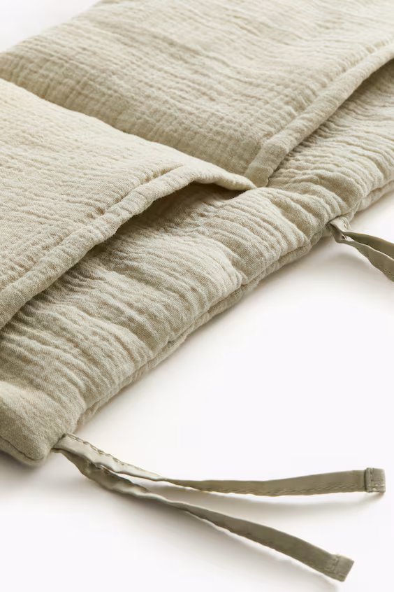 Подвесная полка из муслена для стены