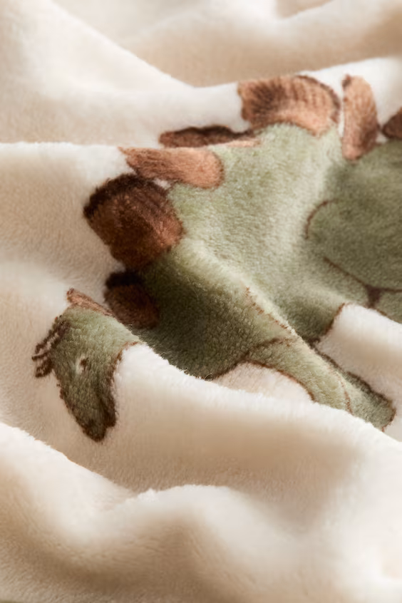 Плед из меха поката с узором