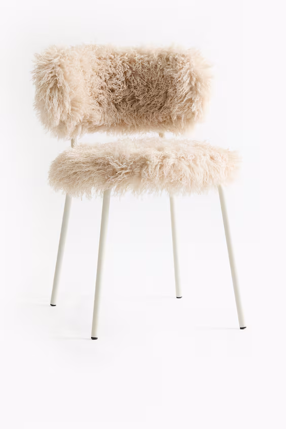 Пушистый стул для кормления