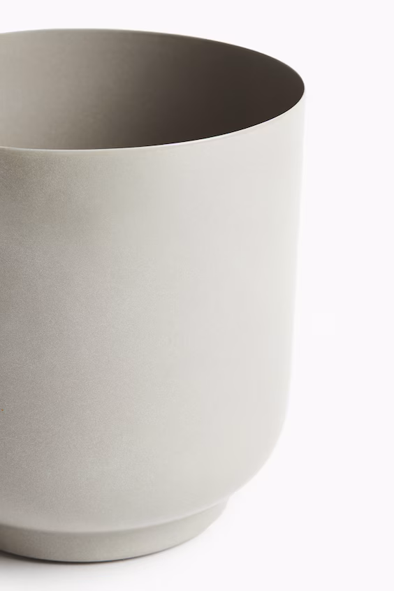 Большой металлический ваза