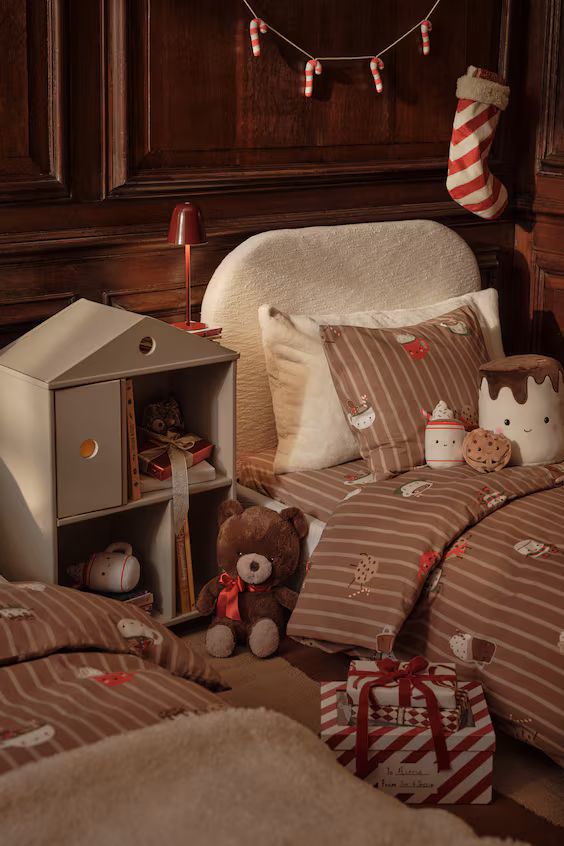 Маленький плюшевый медвежонок