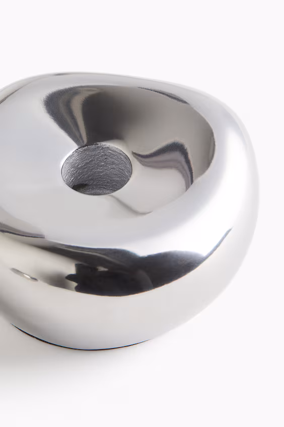 Металлическая подсвечник