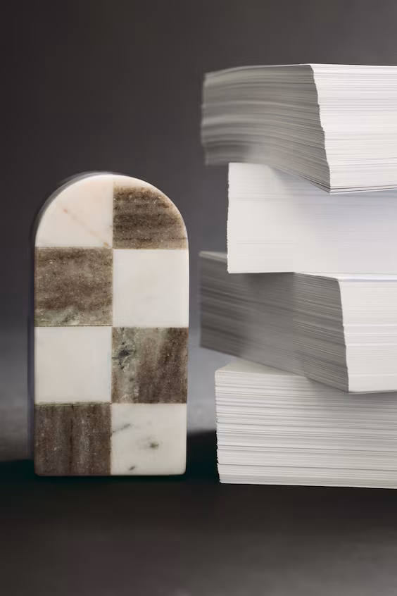 Книжная подставка из мрамора