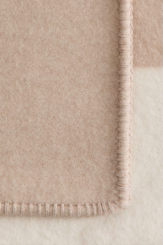 Плед из шерсти с блоками цвета