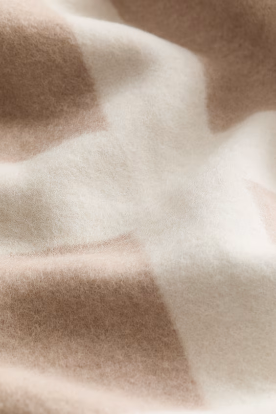 Плед из шерсти с блоками цвета