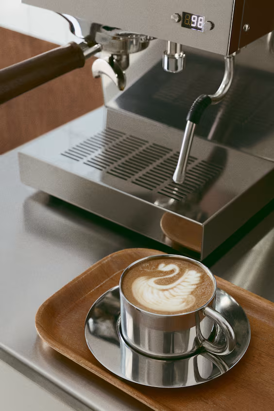 Чашка и блюдце из нержавеющей стали