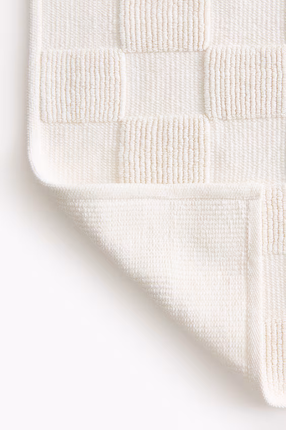 Плитка для ванной комнаты в квадратной форме