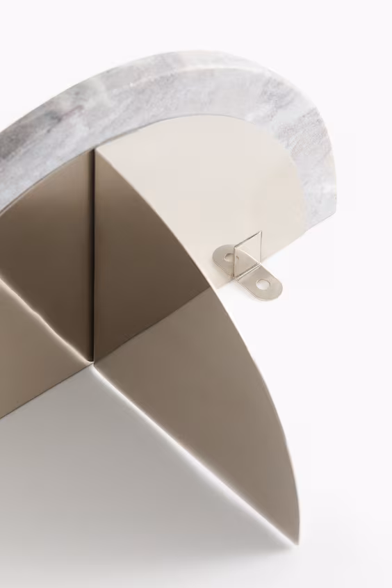 Настенная полка из мрамора