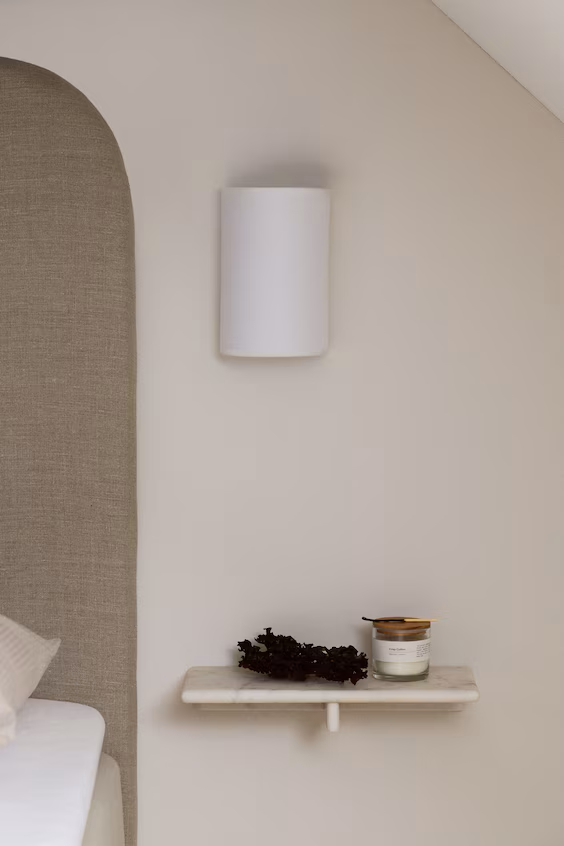 Настенная полка из мрамора