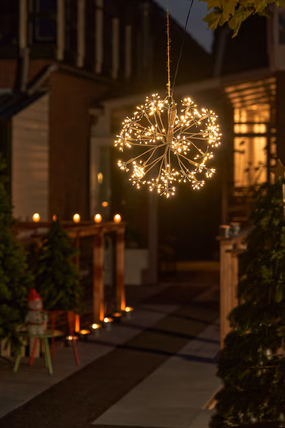 Рождественский шар с огоньками