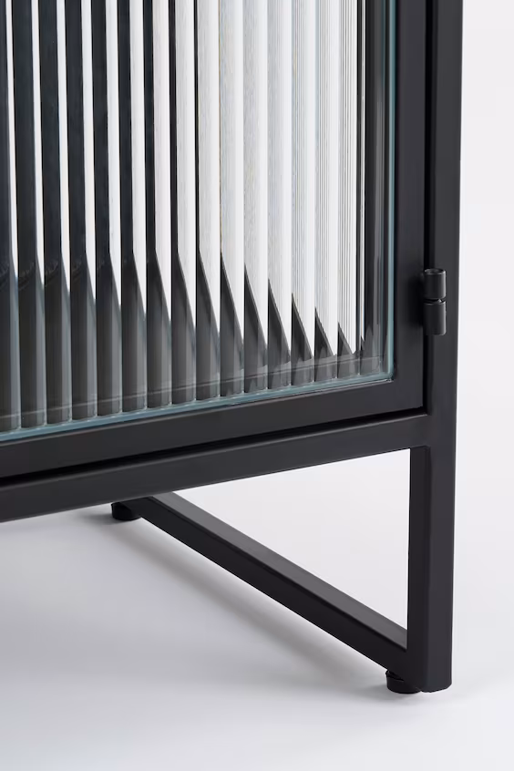 Металлический шкаф для хранения