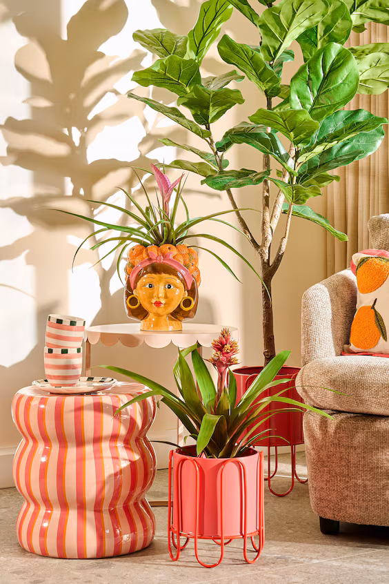 Набор из двух цветочных горшков на стойке