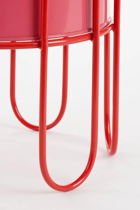 Набор из двух цветочных горшков на стойке