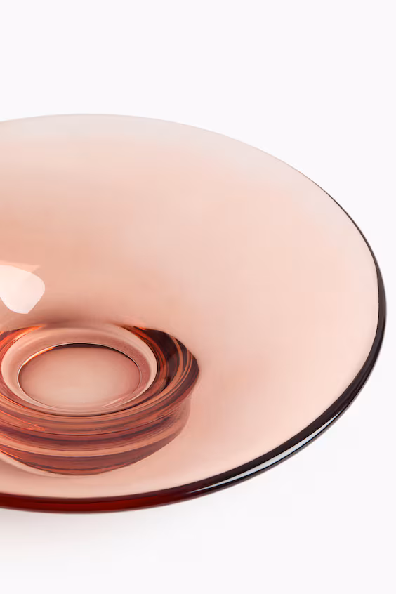 Большой стеклянный бокал