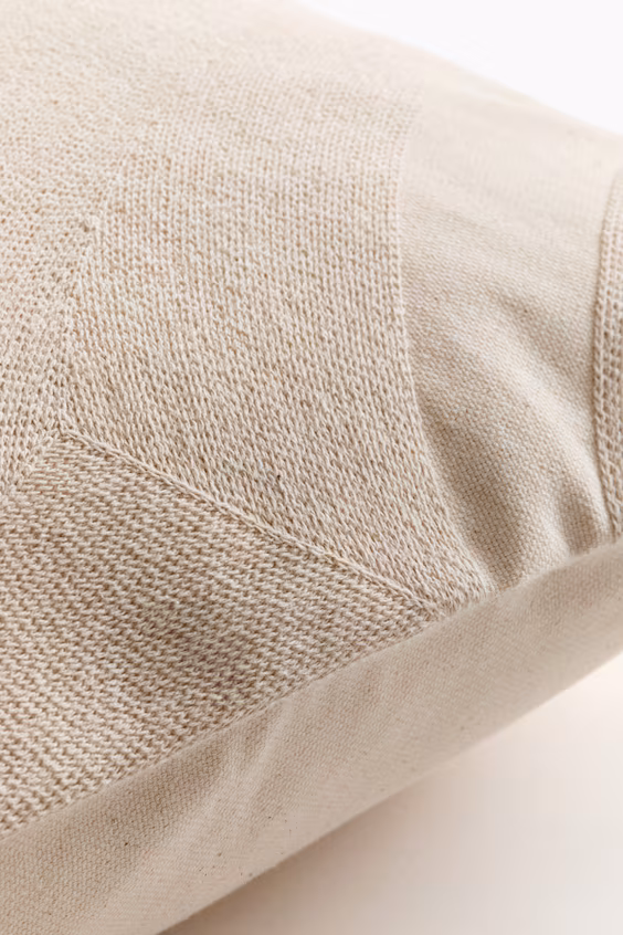 Декоративная подушка с вышивкой