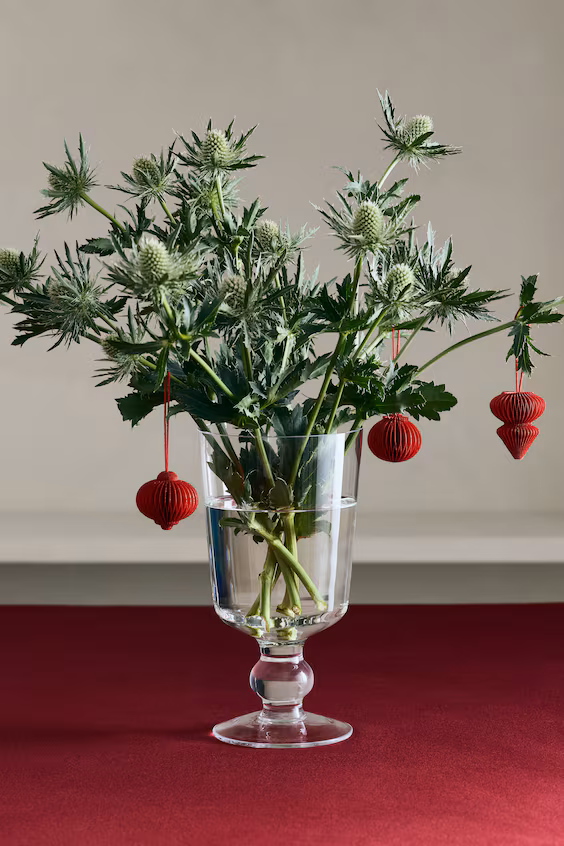 Банка из стекла с ножкой