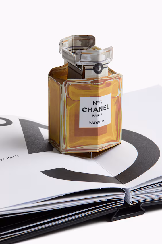 Мода в разворотах: pop-up chanel