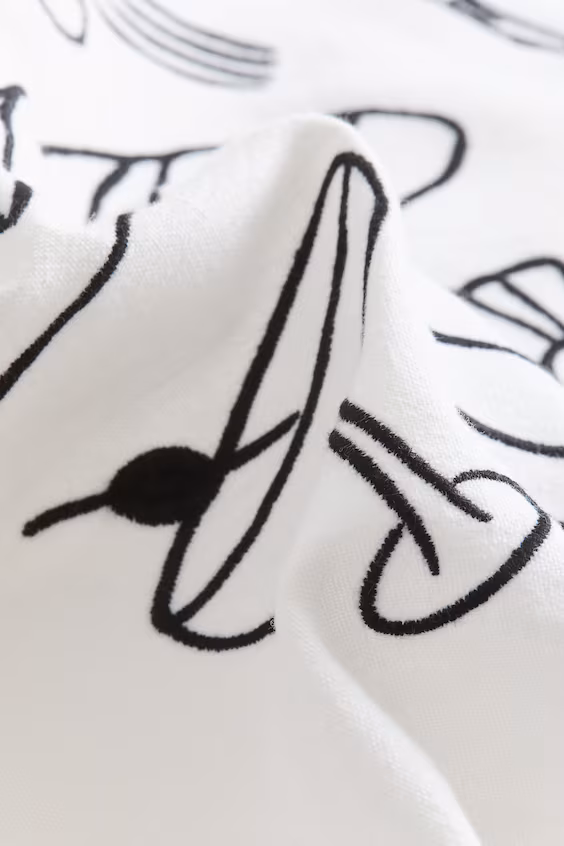 Вышитое полотенце на стол