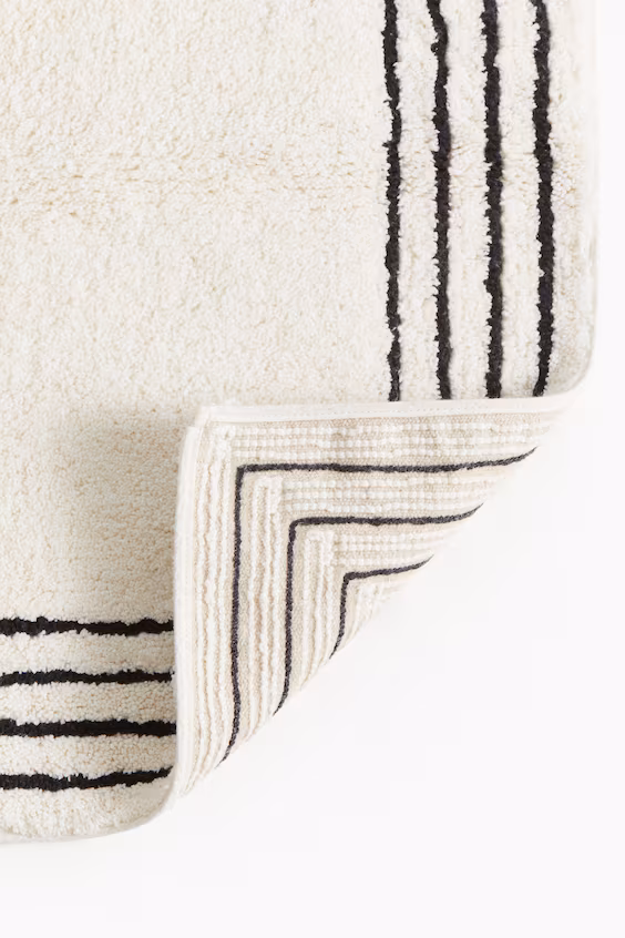 Объемный коврик для ванной комнаты