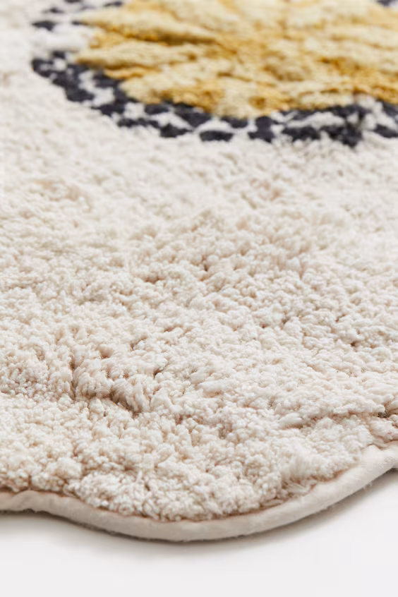 Коврик для ванной комнаты с объемным цветком