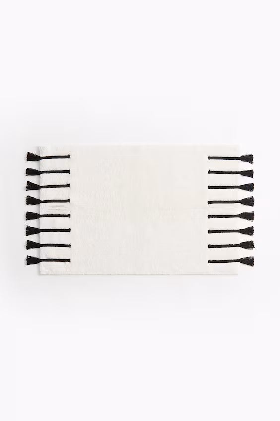 Коврик для ванной комнаты с кисточками