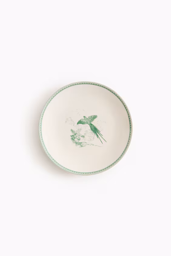 Маленькая тарелка из порцелана с узором