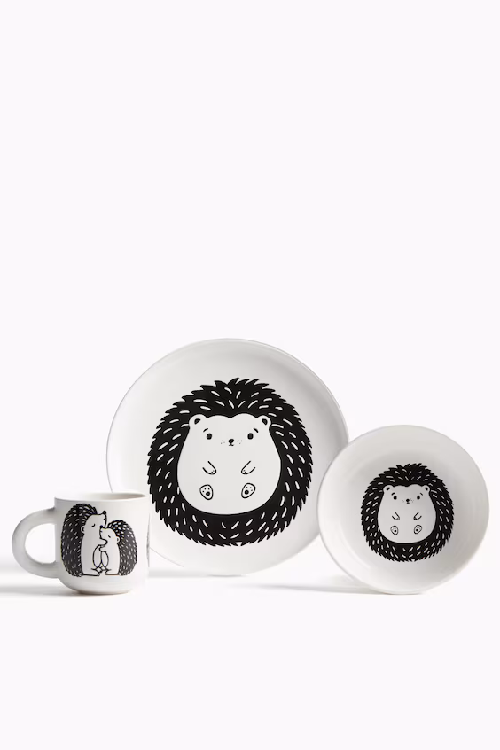 Тарелка с узором из гресовой керамики