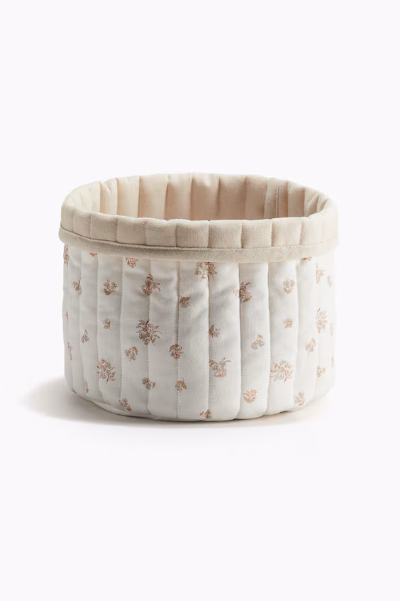 Маленькая стеганая корзина для хранения