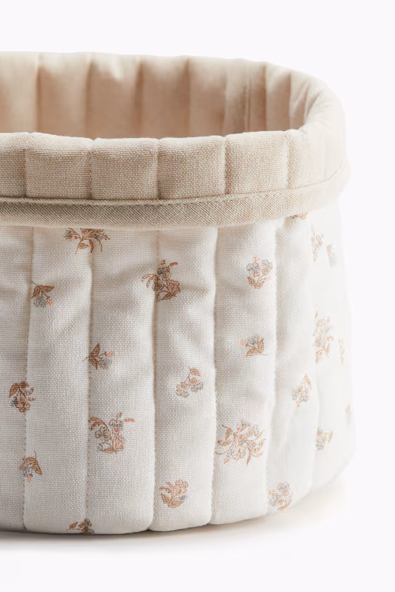 Маленькая стеганая корзина для хранения