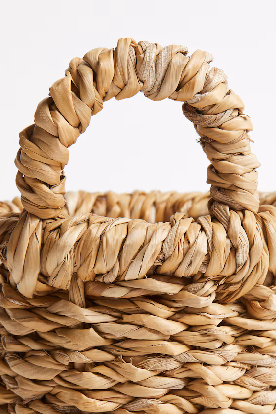 Маленькая корзина для стены из морской травы