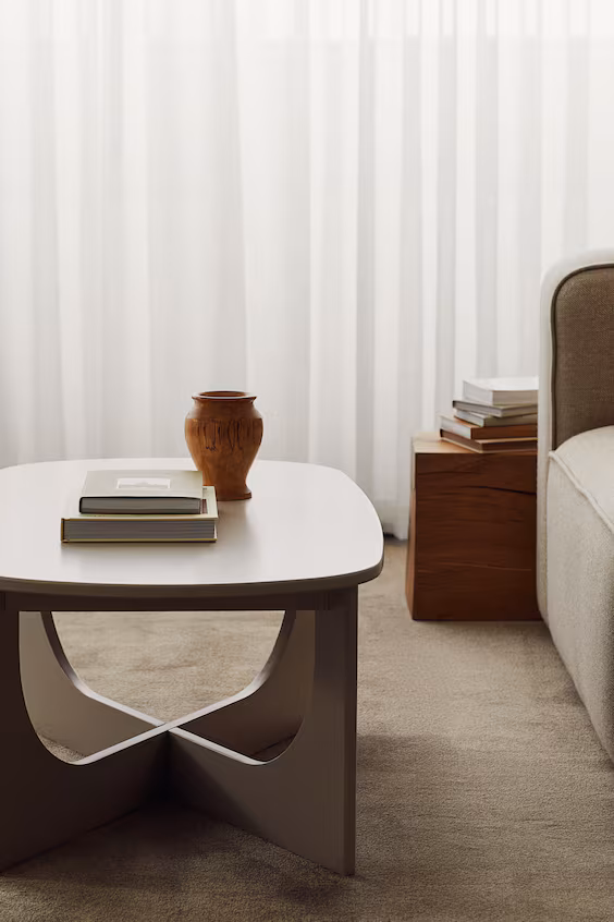 Журнальный стол из дерева