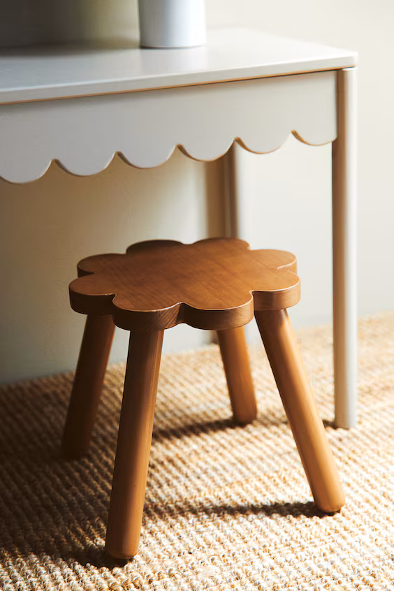 Деревянная скамейка