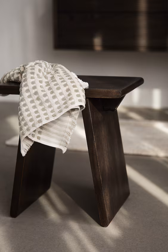 Деревянная скамейка из мангового дерева