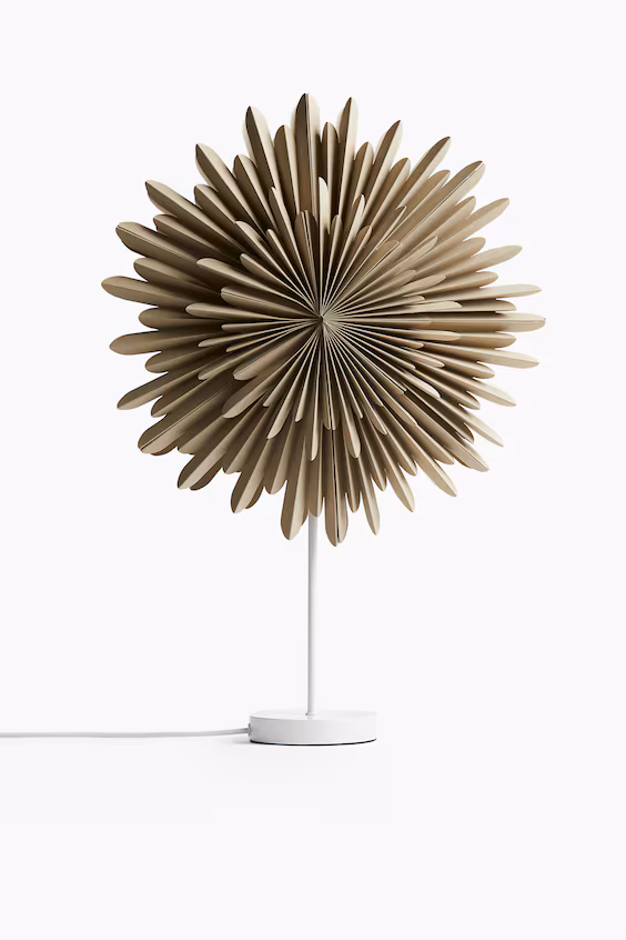 Настольная лампа из бумаги и металла