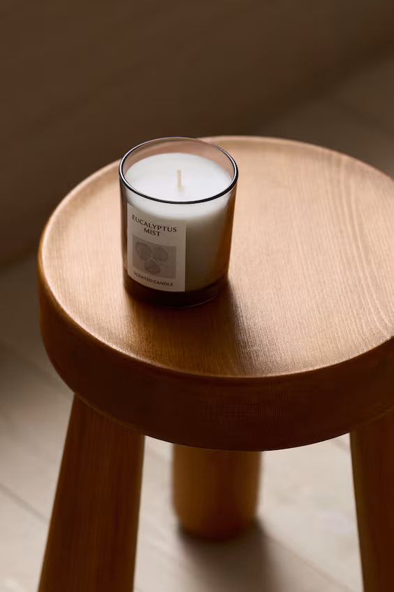 Ароматическая свеча в стеклянном подсвечнике