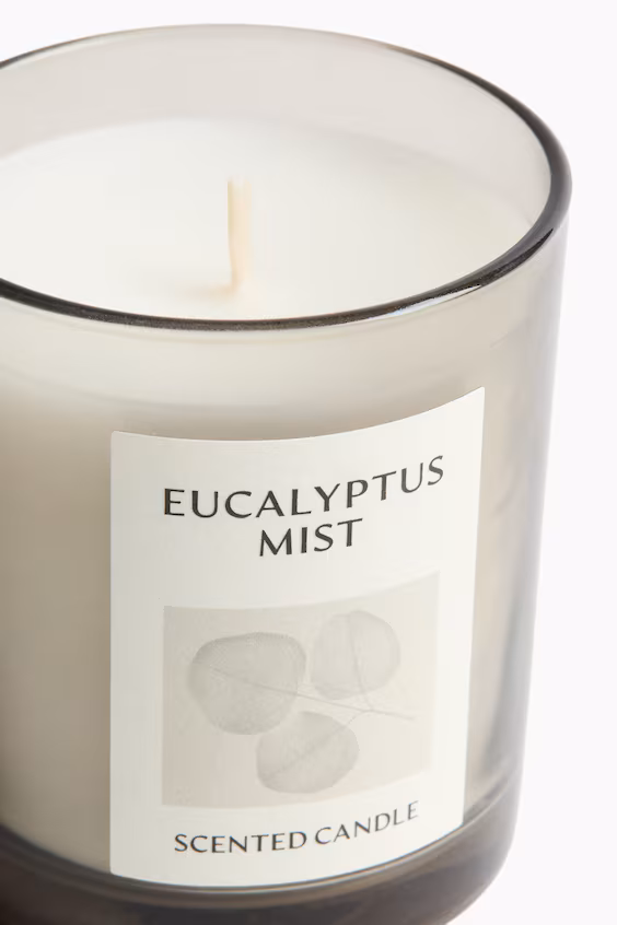 Ароматическая свеча в стеклянном подсвечнике