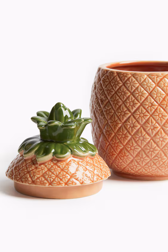 Фигурная глиняная ваза