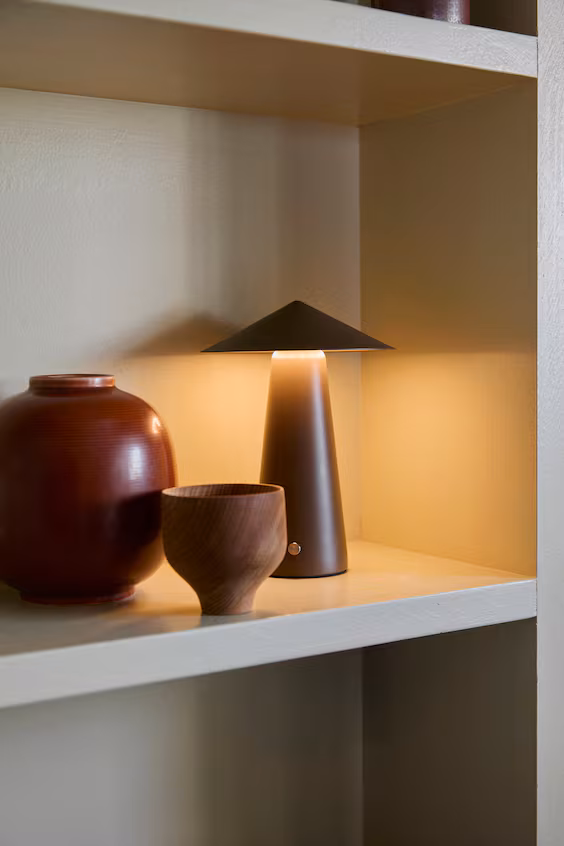 Подносной настольный фонарь с зарядкой