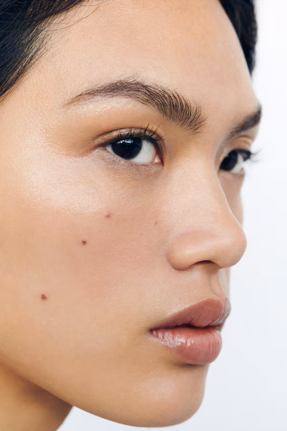 Стойкая тональная основа-стик bb