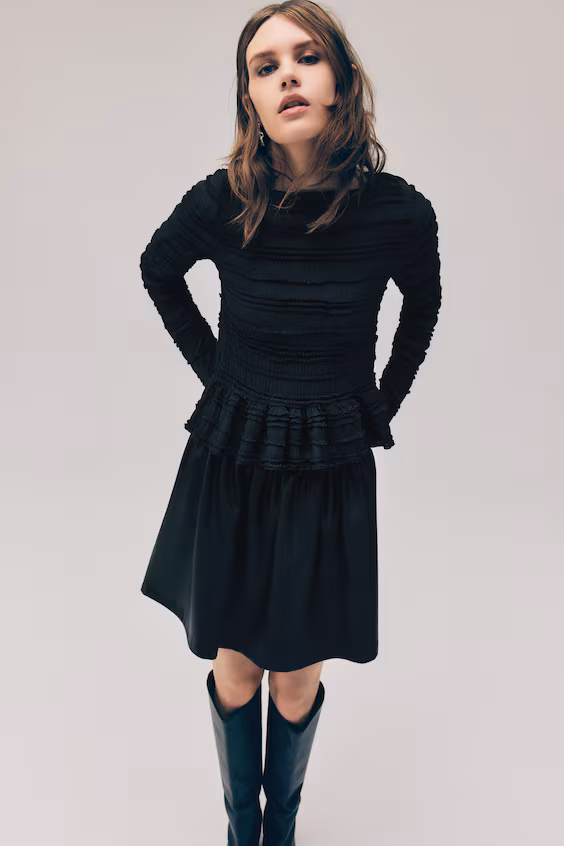 Свитер сборкой и смокингом