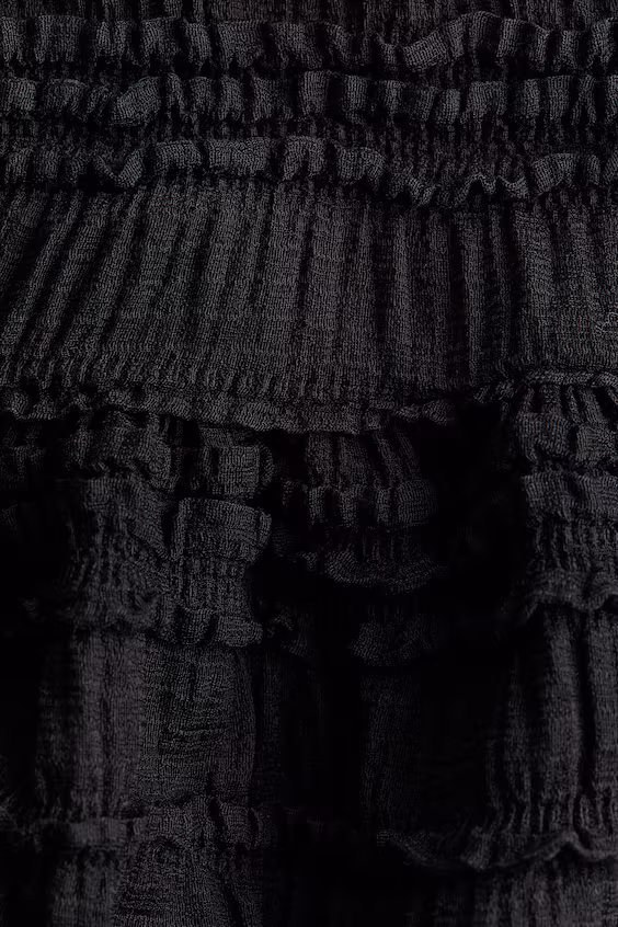 Свитер сборкой и смокингом