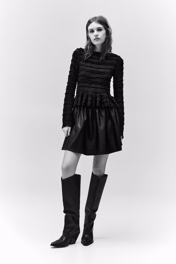 Свитер сборкой и смокингом